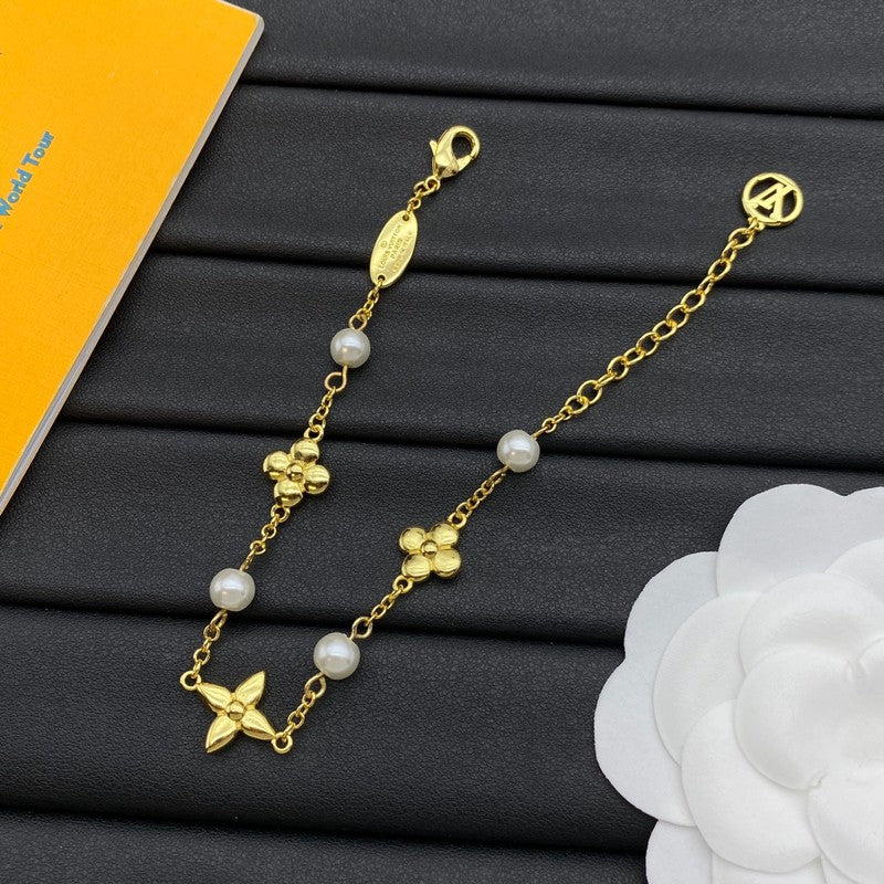 18K Louis Vuitton Blossom Pearl Bracelet