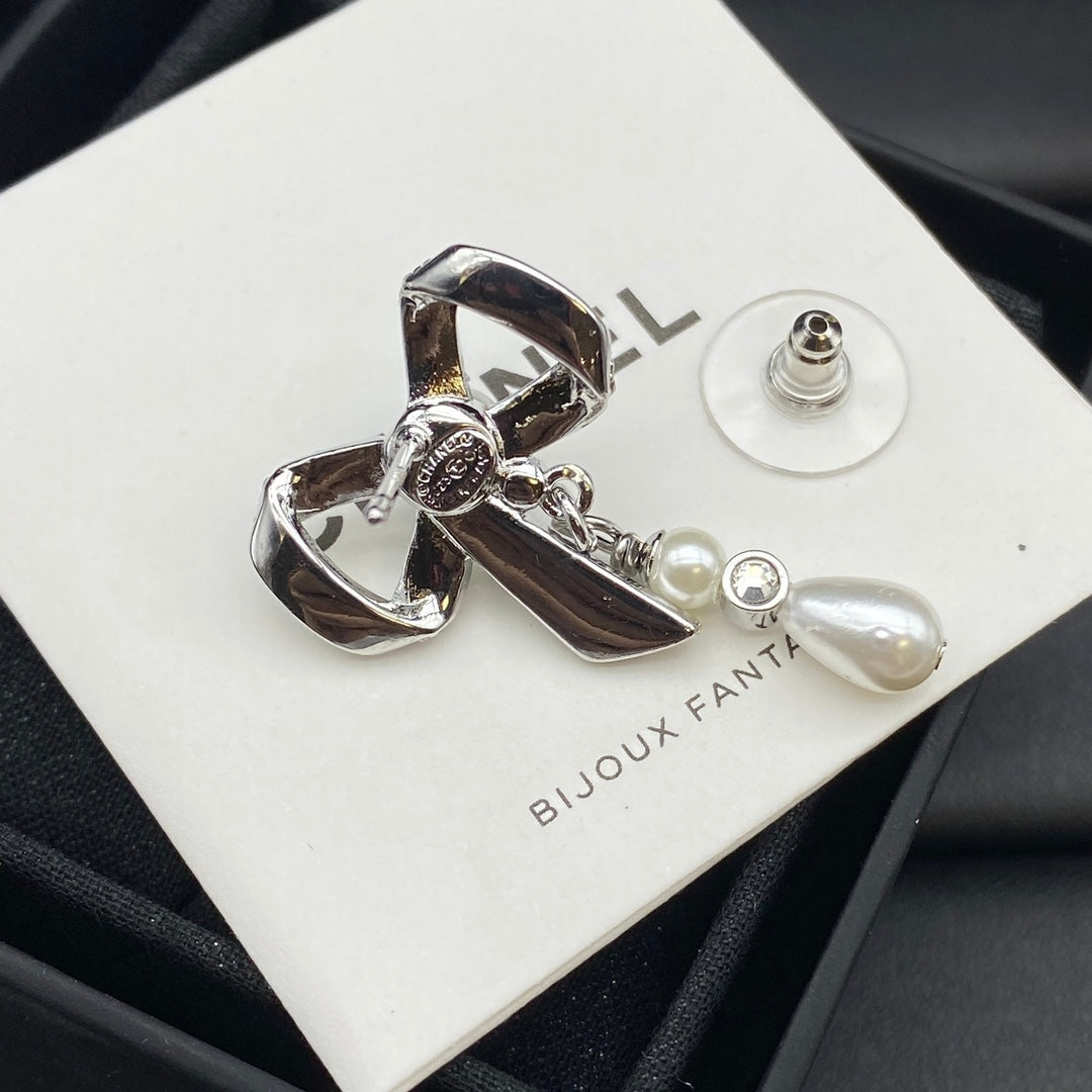 18K Chanel Butterfly Pearl Earrings