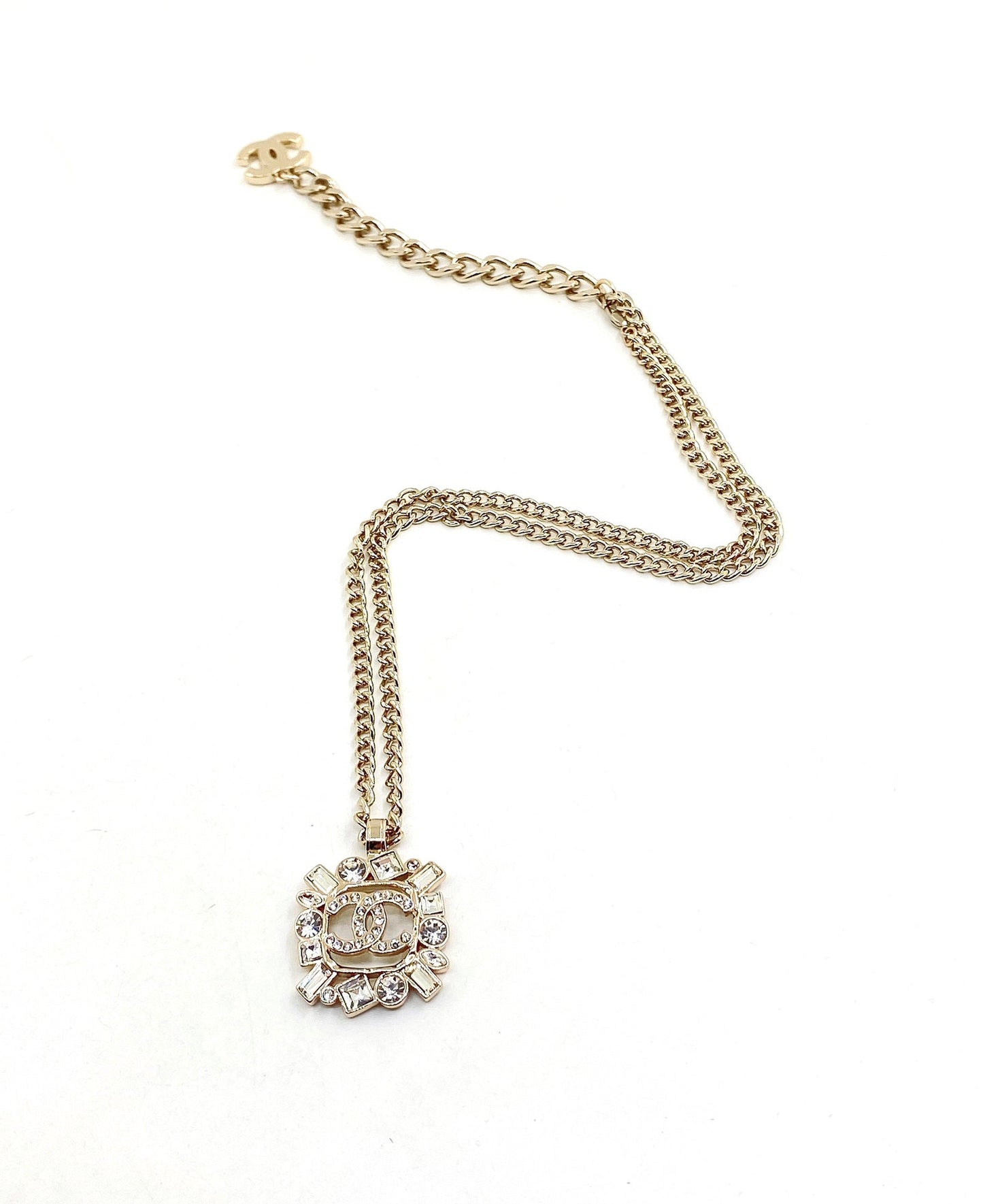 18K Chanel Diamonds Pendant Necklace