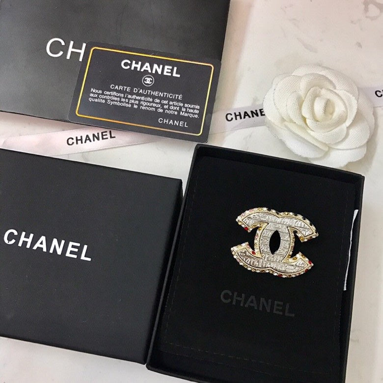 18K Chanel Diamonds Brooch