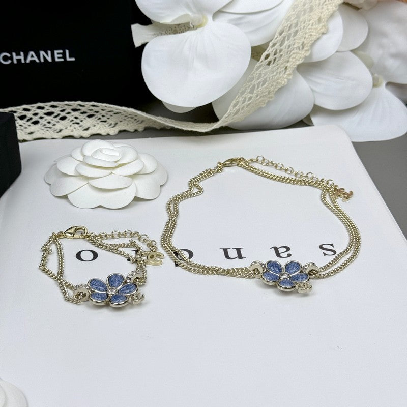 18K Chanel 26C Blue Flower Choker Necklace