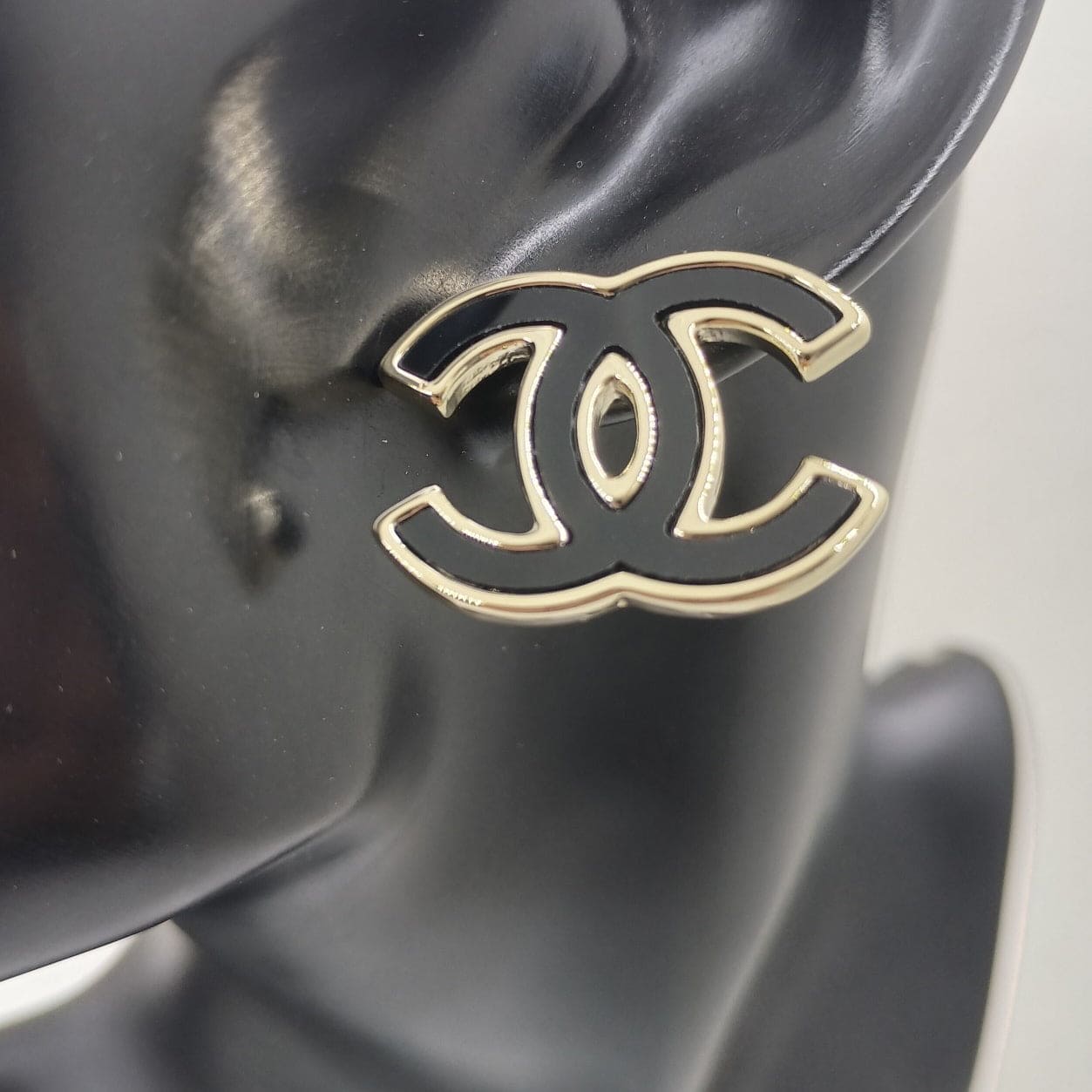 18K  Chanel Black Earrings