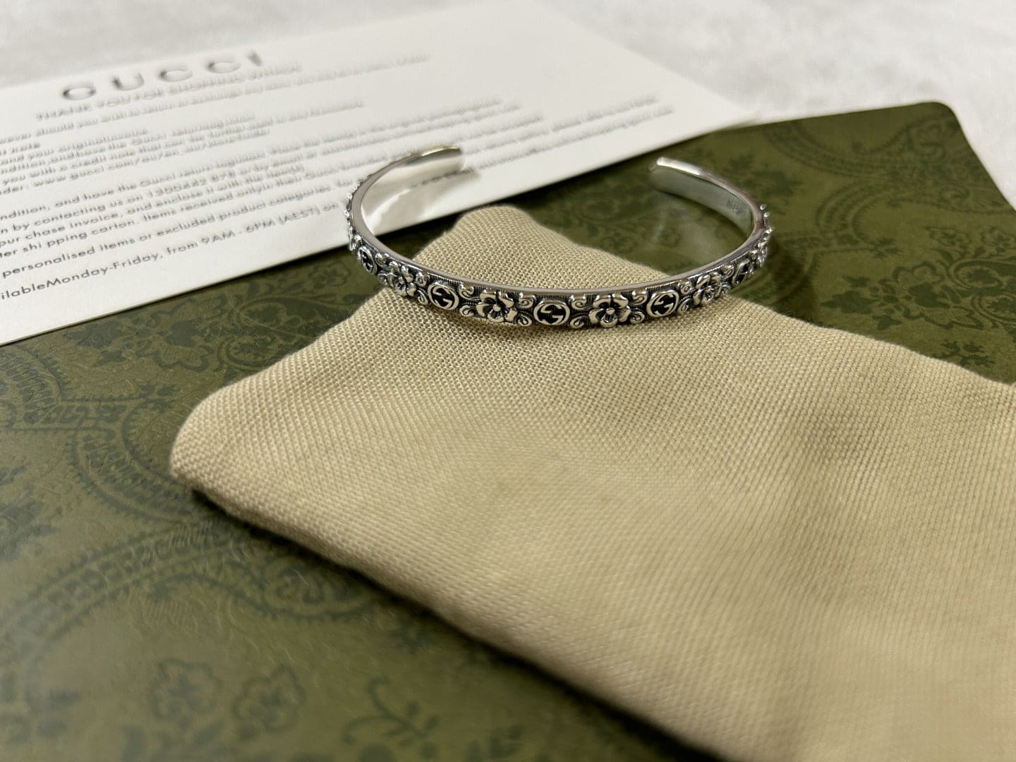 Double Gucci Interlocking Gucci Cuff With Flowers Bracelet