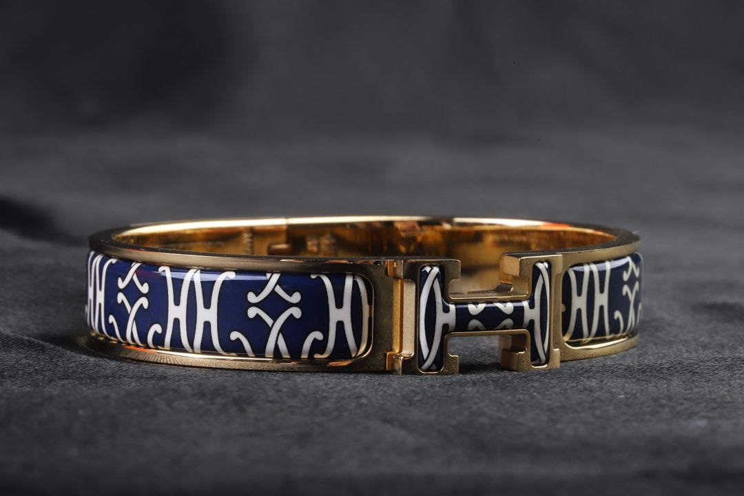 18K Clic Hermes H Lift Black Bracelet