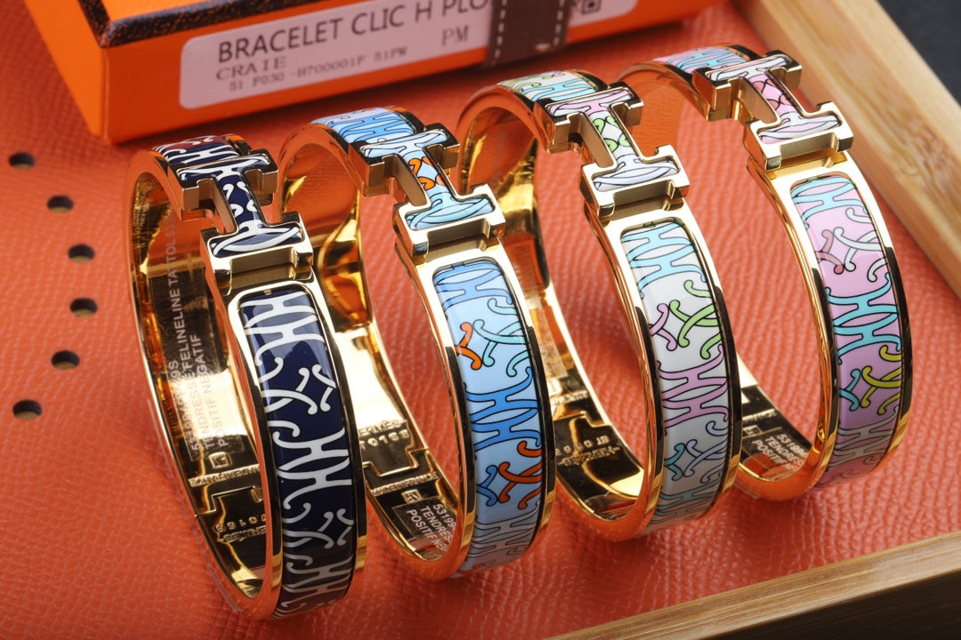 18K Clic Hermes H Lift Black Bracelet