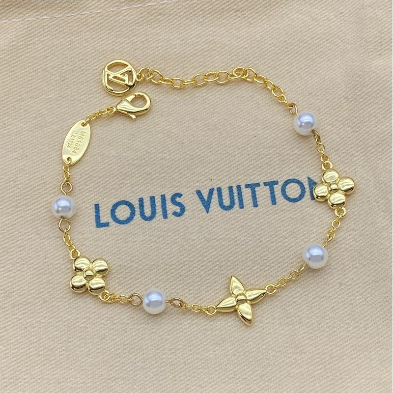 18K Louis Vuitton Blossom Pearl Bracelet