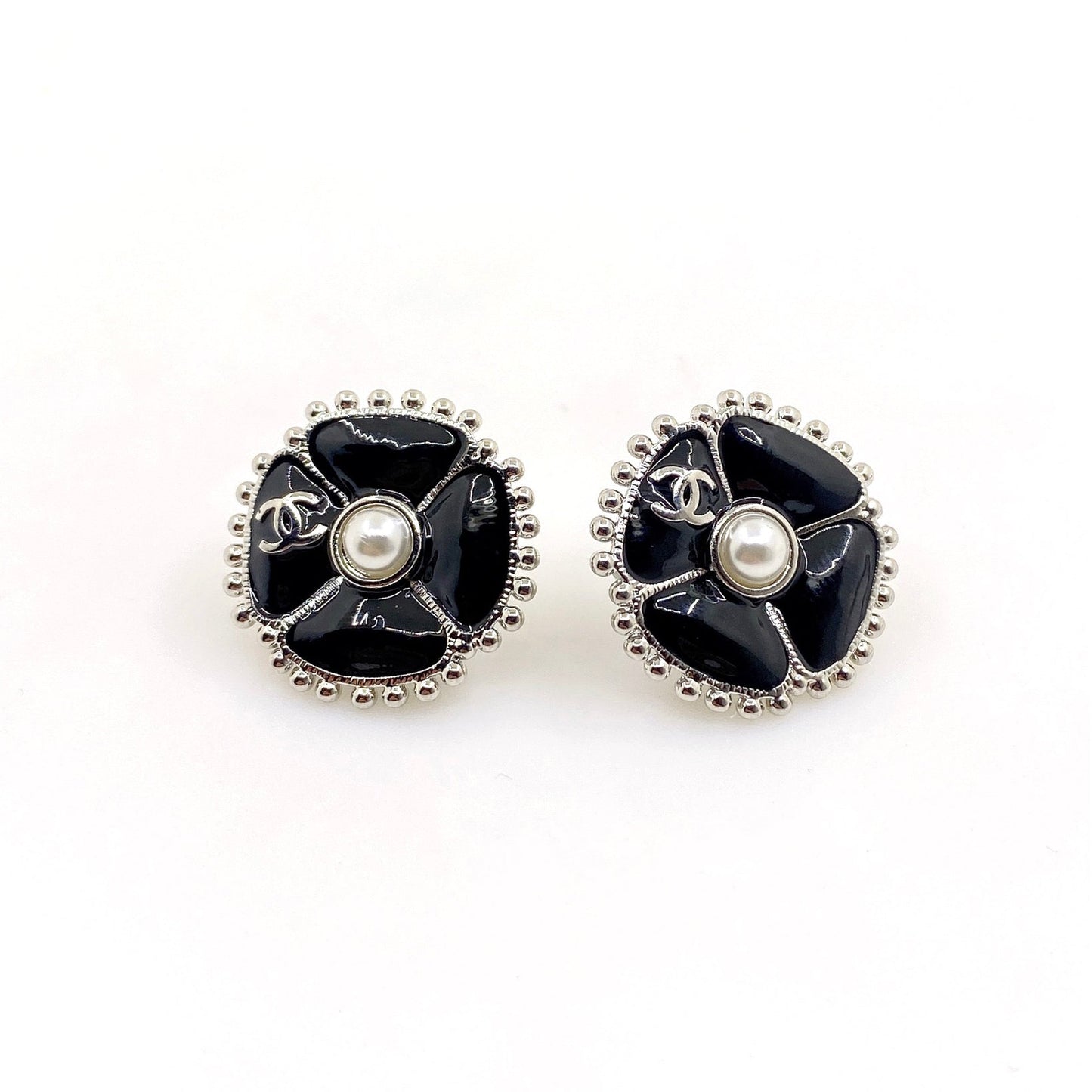 18k  Chanel Black Pearl Clover Earrings