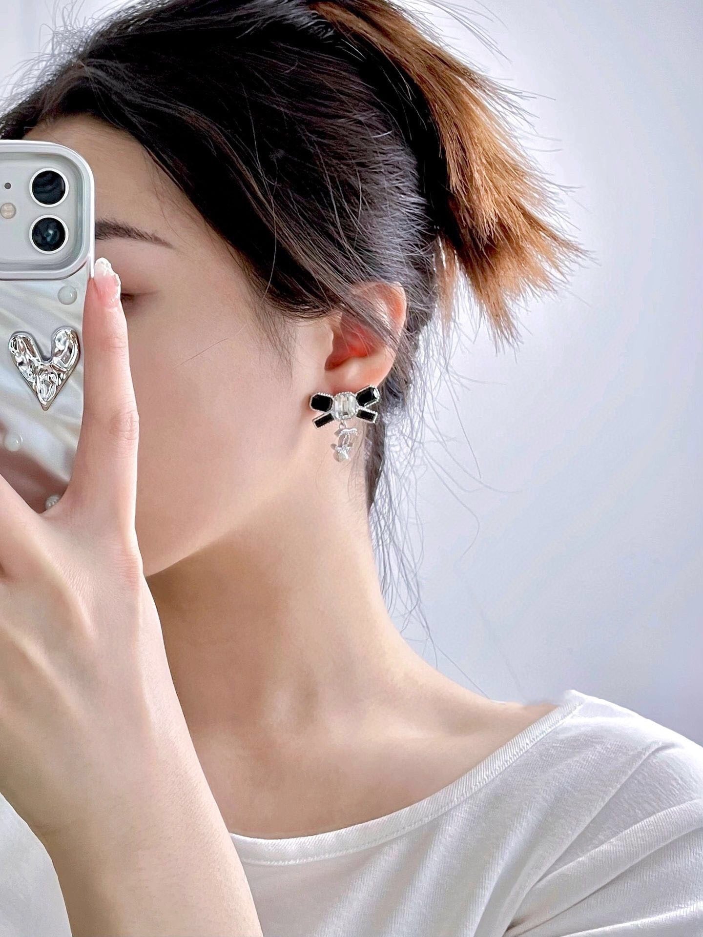 18K  Chanel Bow Tie Crystals Earrings