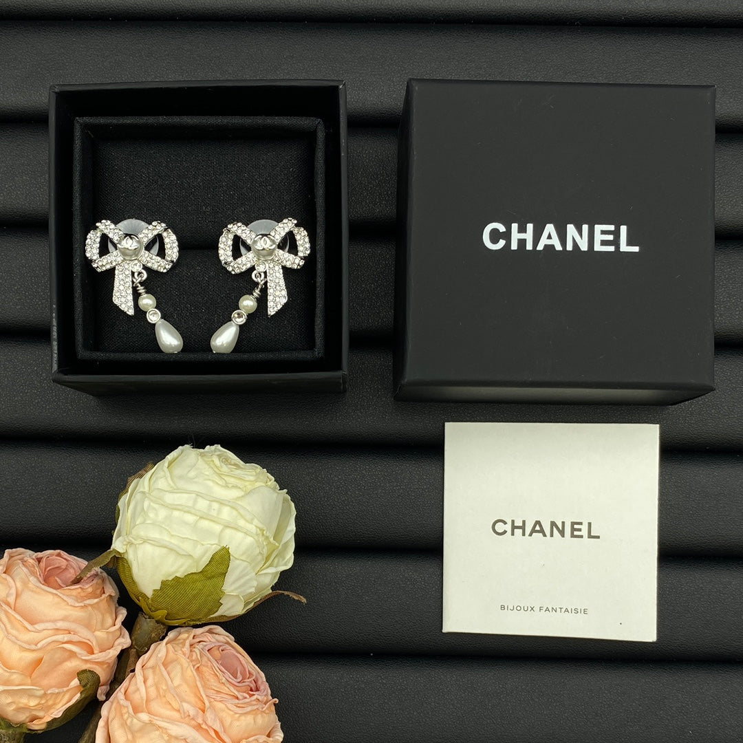 18K  Chanel Butterfly Pearl Earrings