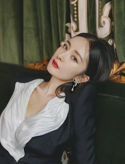 18K  Chanel Bow Tie Diamonds Earrings