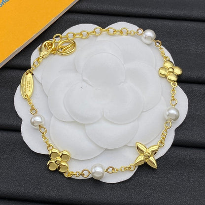 18K Louis Vuitton Blossom Pearl Bracelet