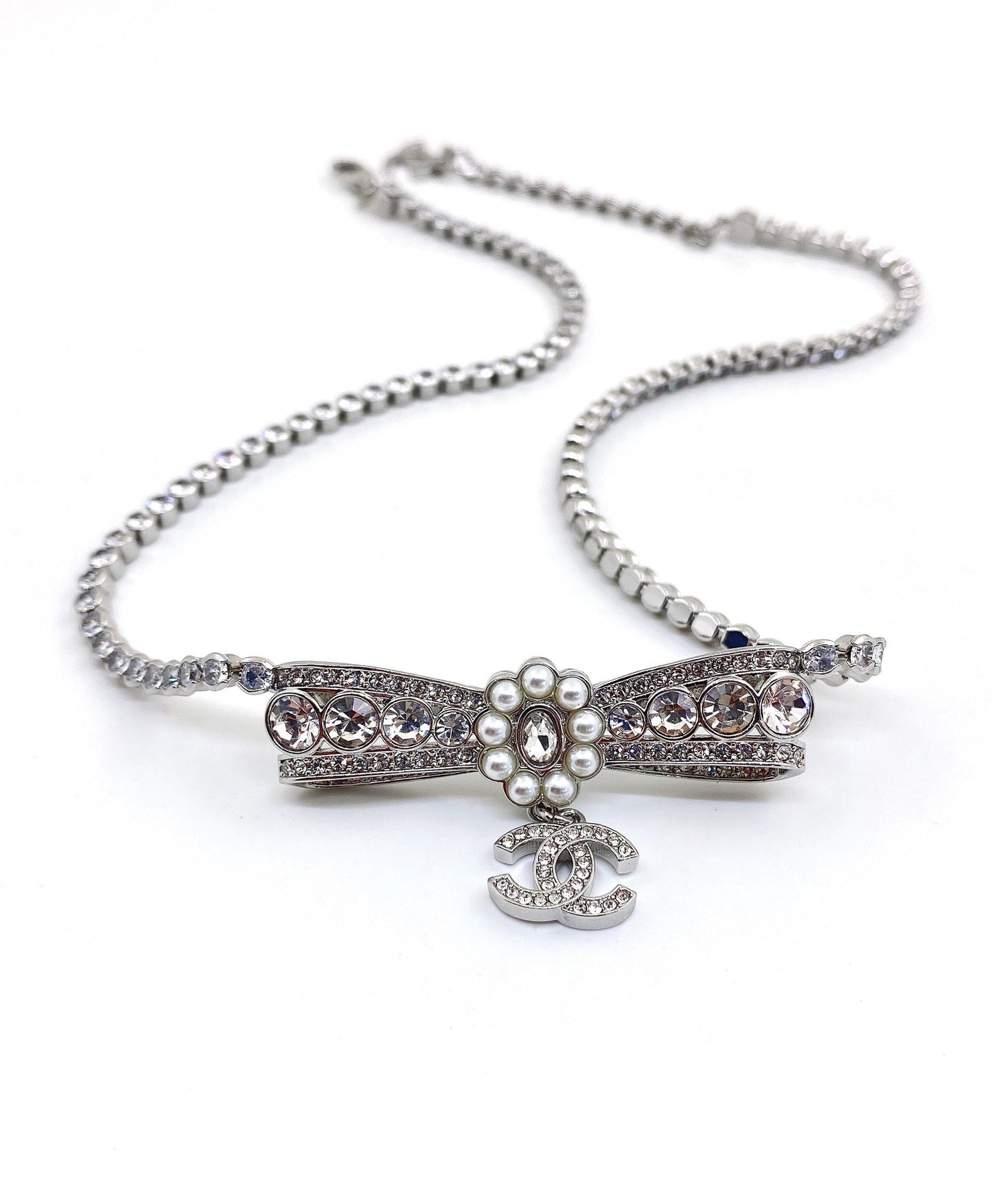 18K  Chanel Diamonds Bow Tie Necklace