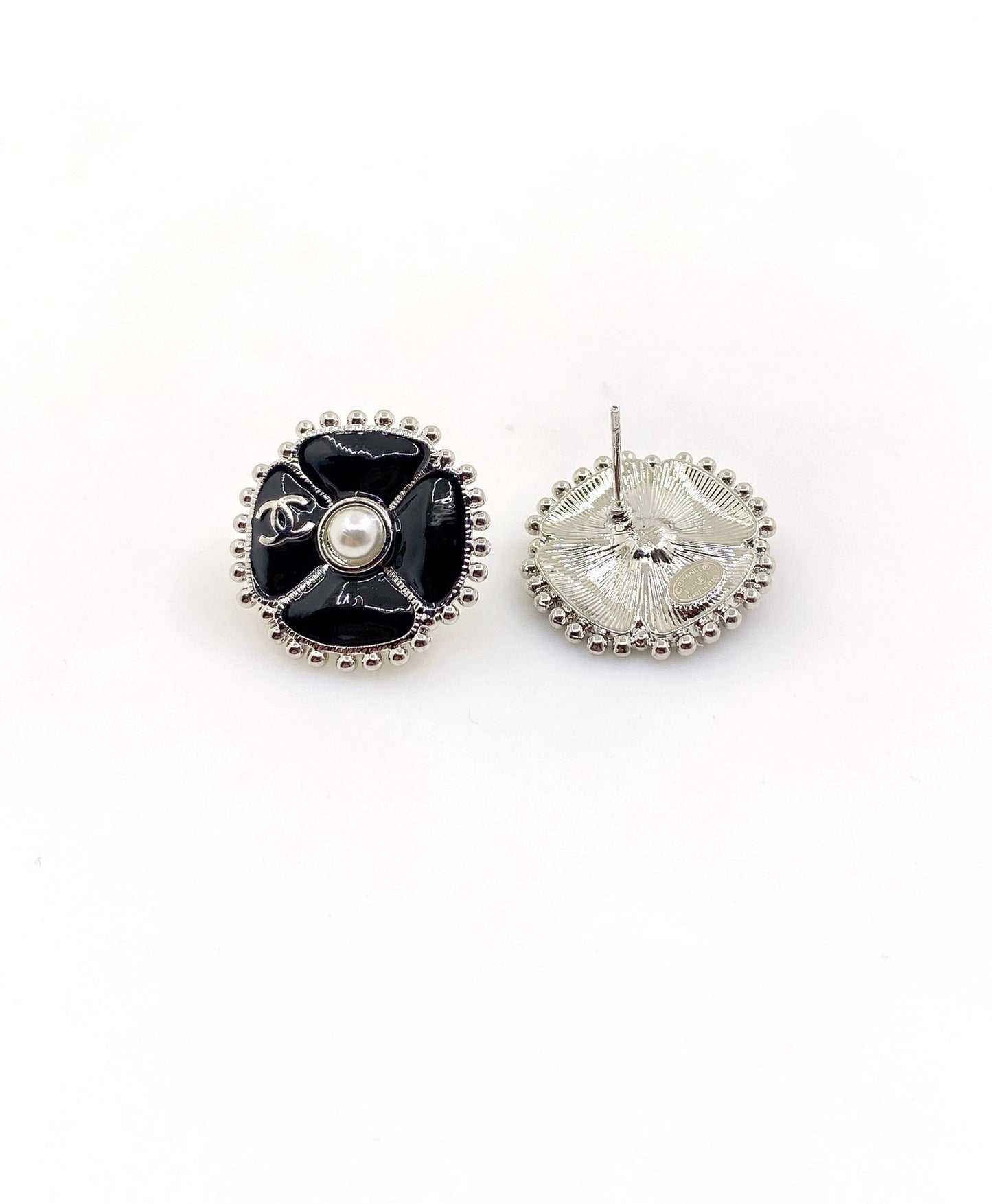 18k  Chanel Black Pearl Clover Earrings