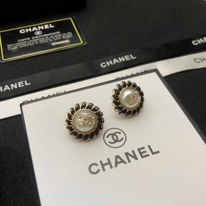 18K  Chanel Black Earrings