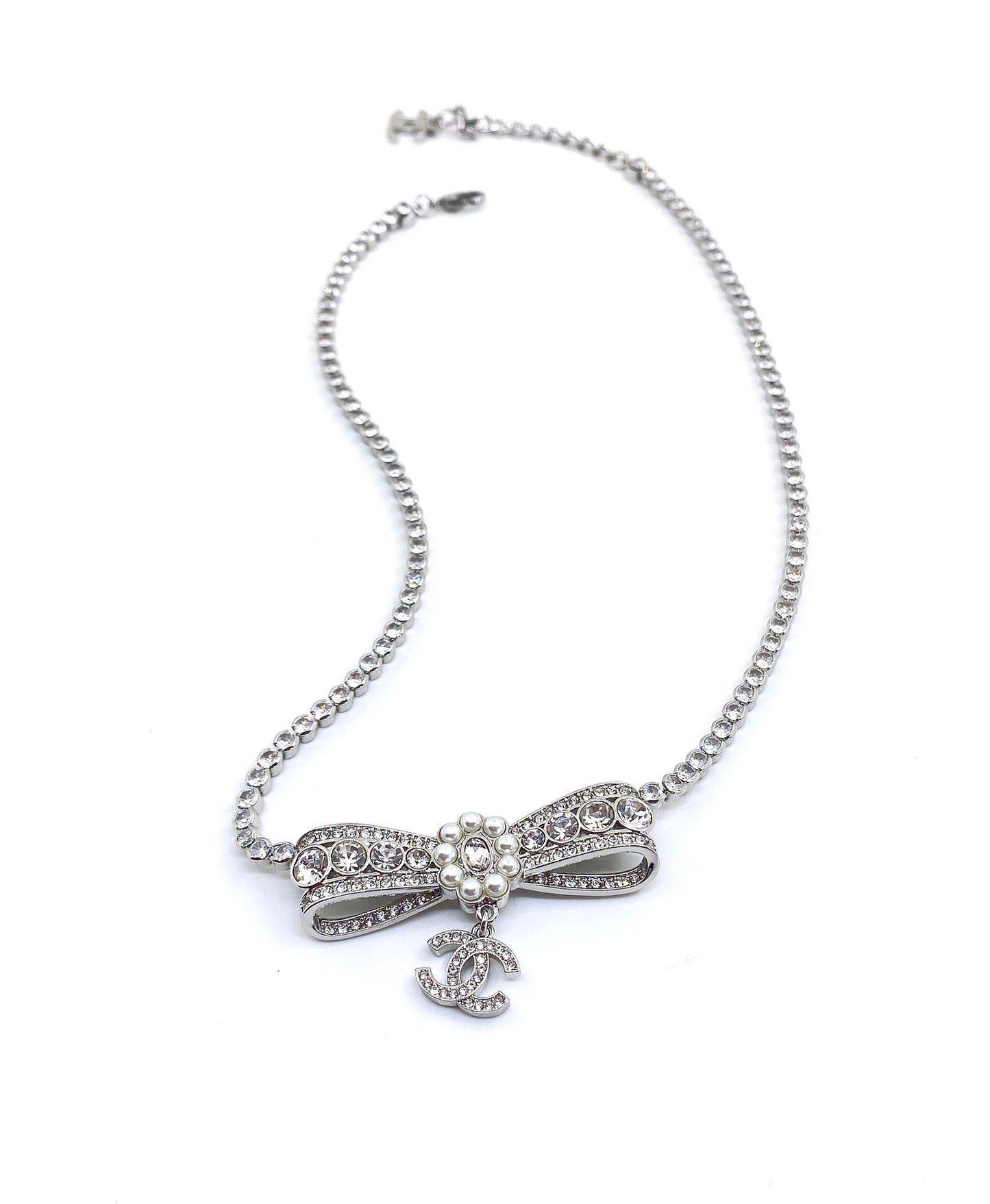 18K  Chanel Diamonds Bow Tie Necklace