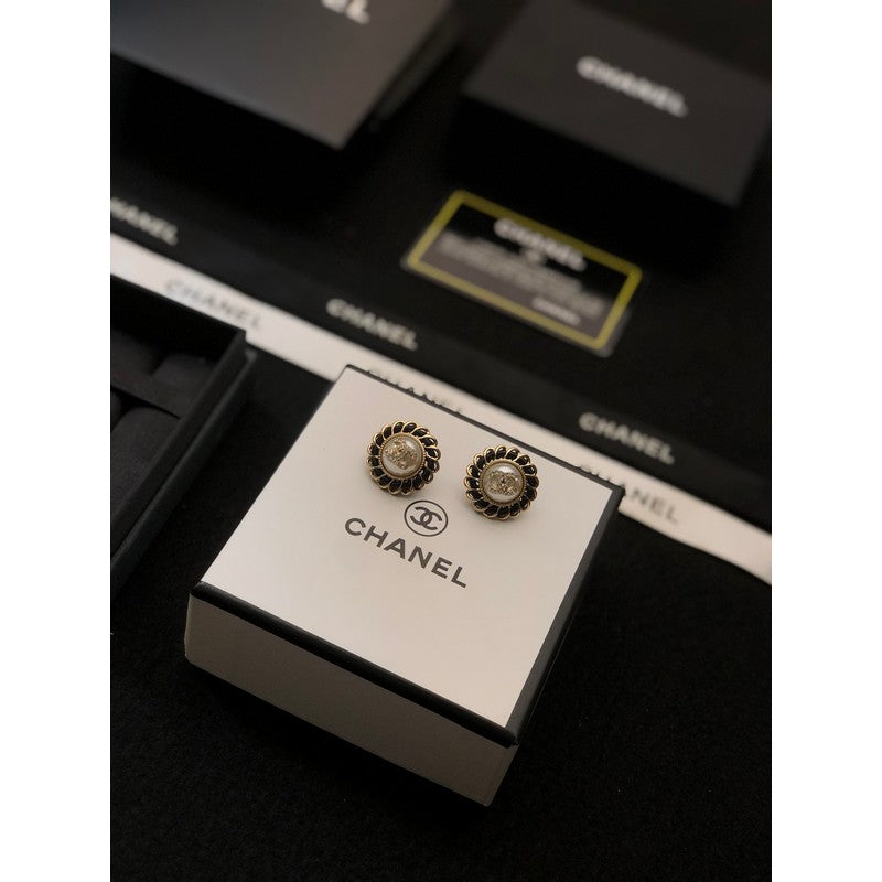 18K  Chanel Black Earrings