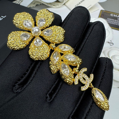 18K  Chanel 26C Flower Crystal Drop Gold Brooch