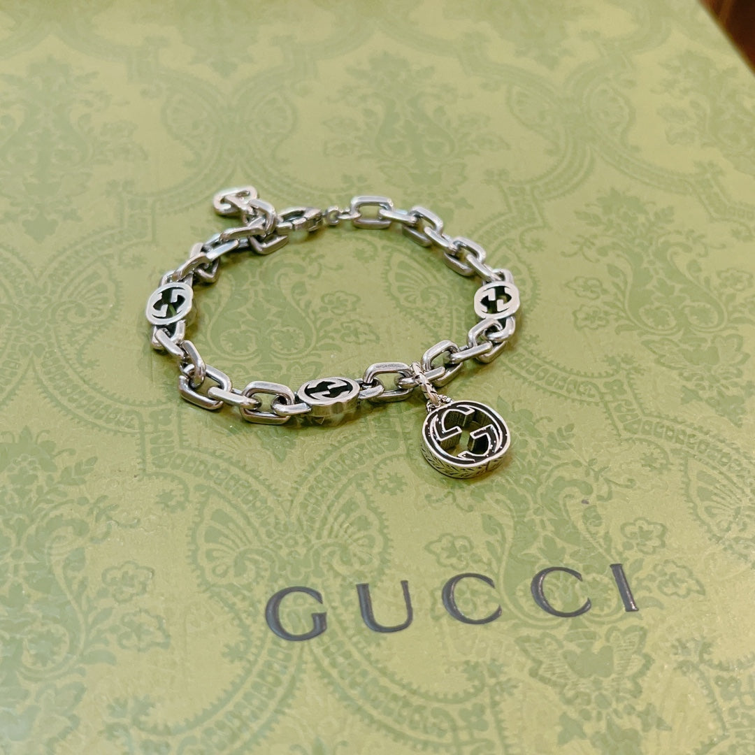 Double Gucci Interlocking Gucci Pendant Bracelet
