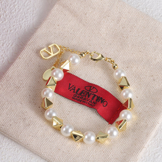 18K Valentino Rockstud Pearls Bracelet