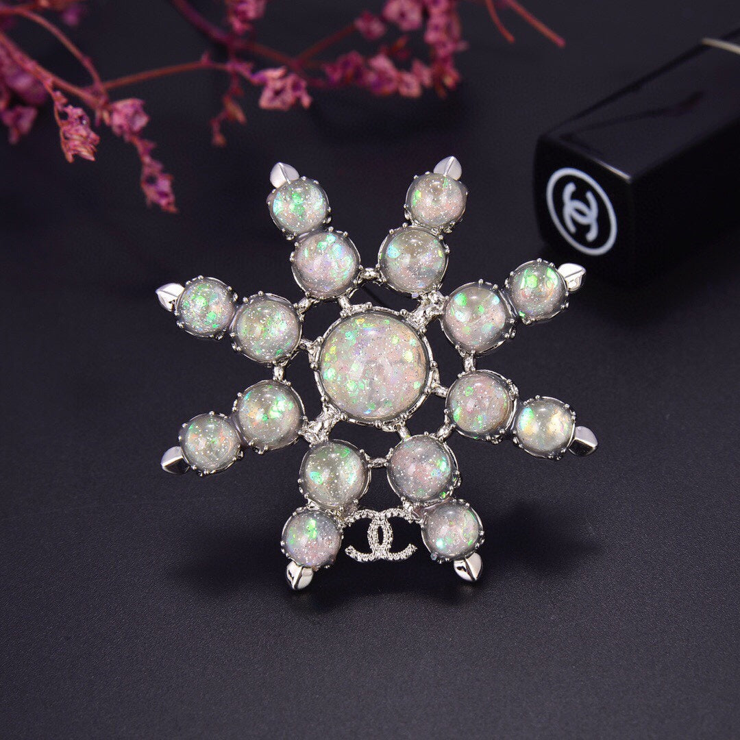 18K  Chanel Flower Crystals Brooch