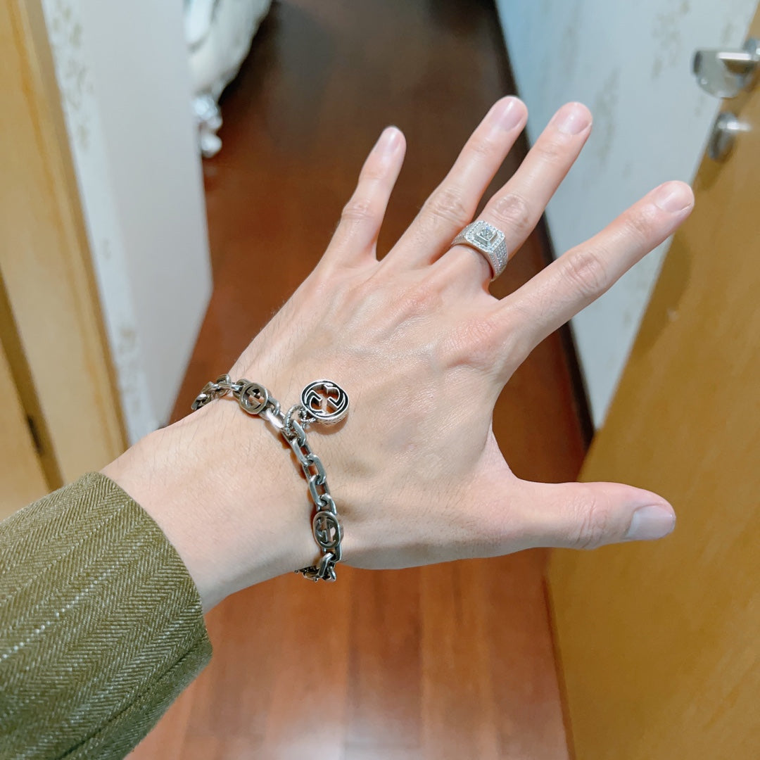 Double Gucci Interlocking Gucci Pendant Bracelet