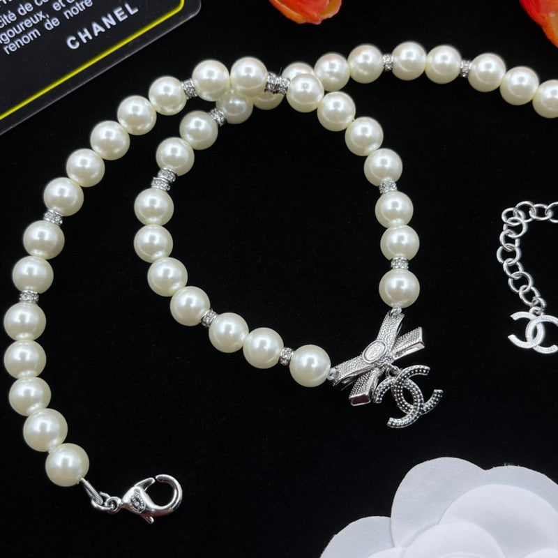 18K  Chanel Bow Tie Pearls Necklace