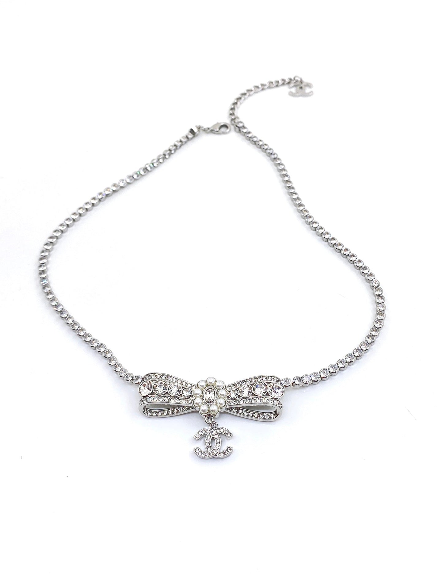 18K  Chanel Diamonds Bow Tie Necklace