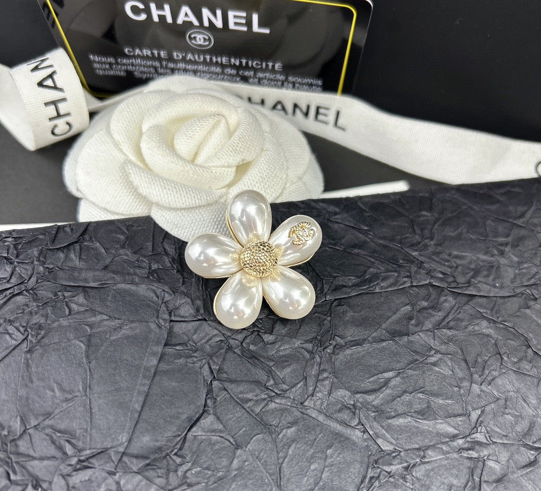 18K  Chanel Pearls Brooch
